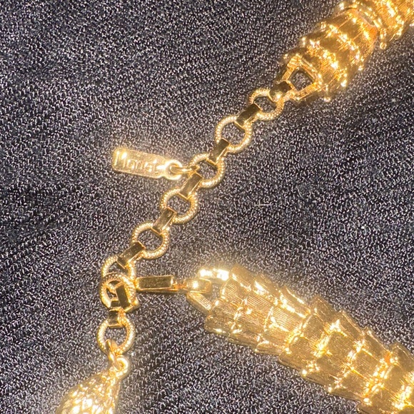 Vintage Monet Radiant Dragon Scale Necklace Set - Picture 3 of 8
